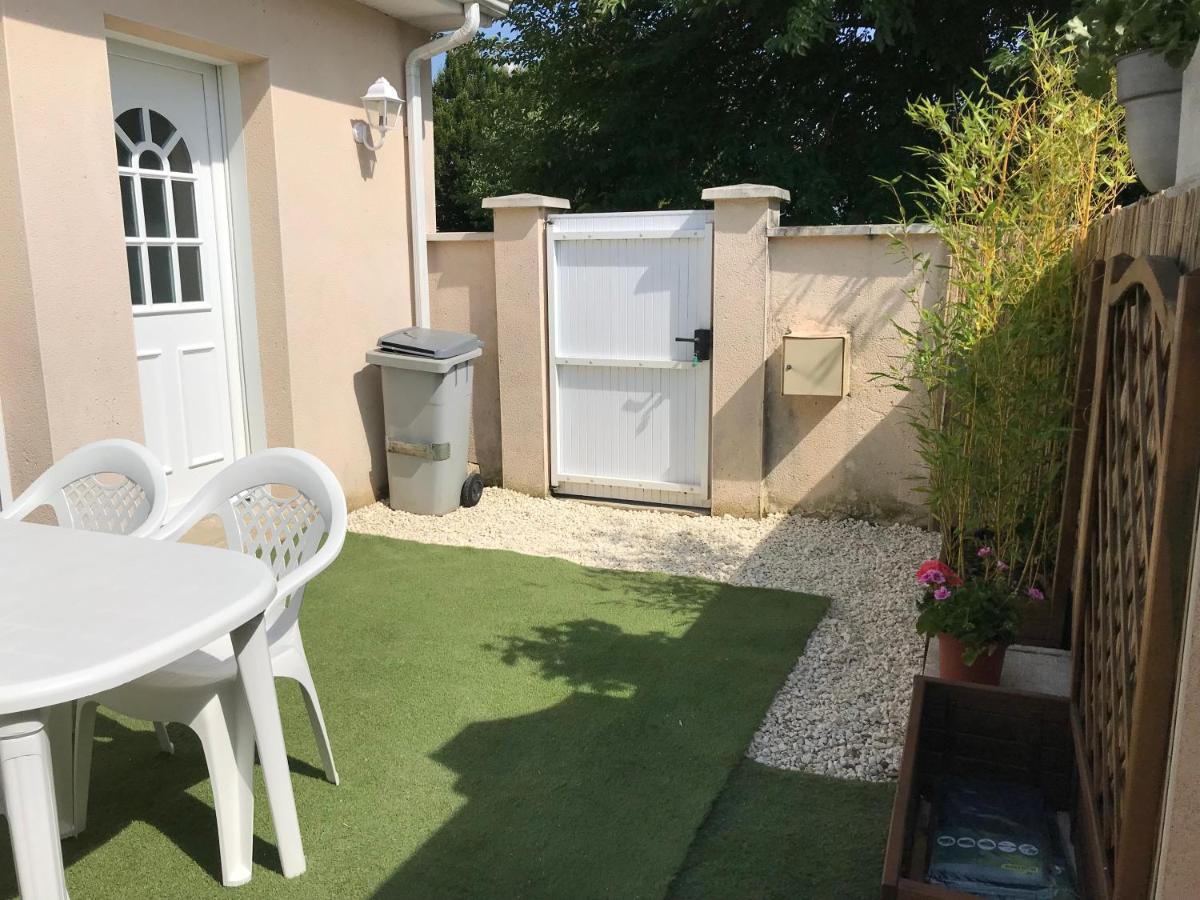 35m2 A 3 Km De La Gare D Angouleme Avec Draps Et Linge De Maison Fournis Holiday home Le Gond-Pontouvre